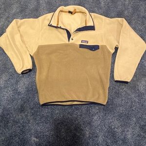 Patagonia tan and brown sweater pull over. Perfect condition